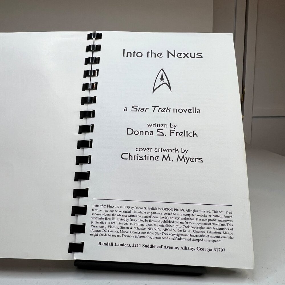 Star Trek Novella "Into The Nexus" By Donna S. Frelick Spiral Bound - 1999 - Picture 2 of 6
